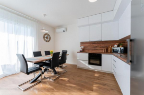 Flex SelfCheckIns 143 - Novaki -Terrace - 4 Bedrooms - Parking